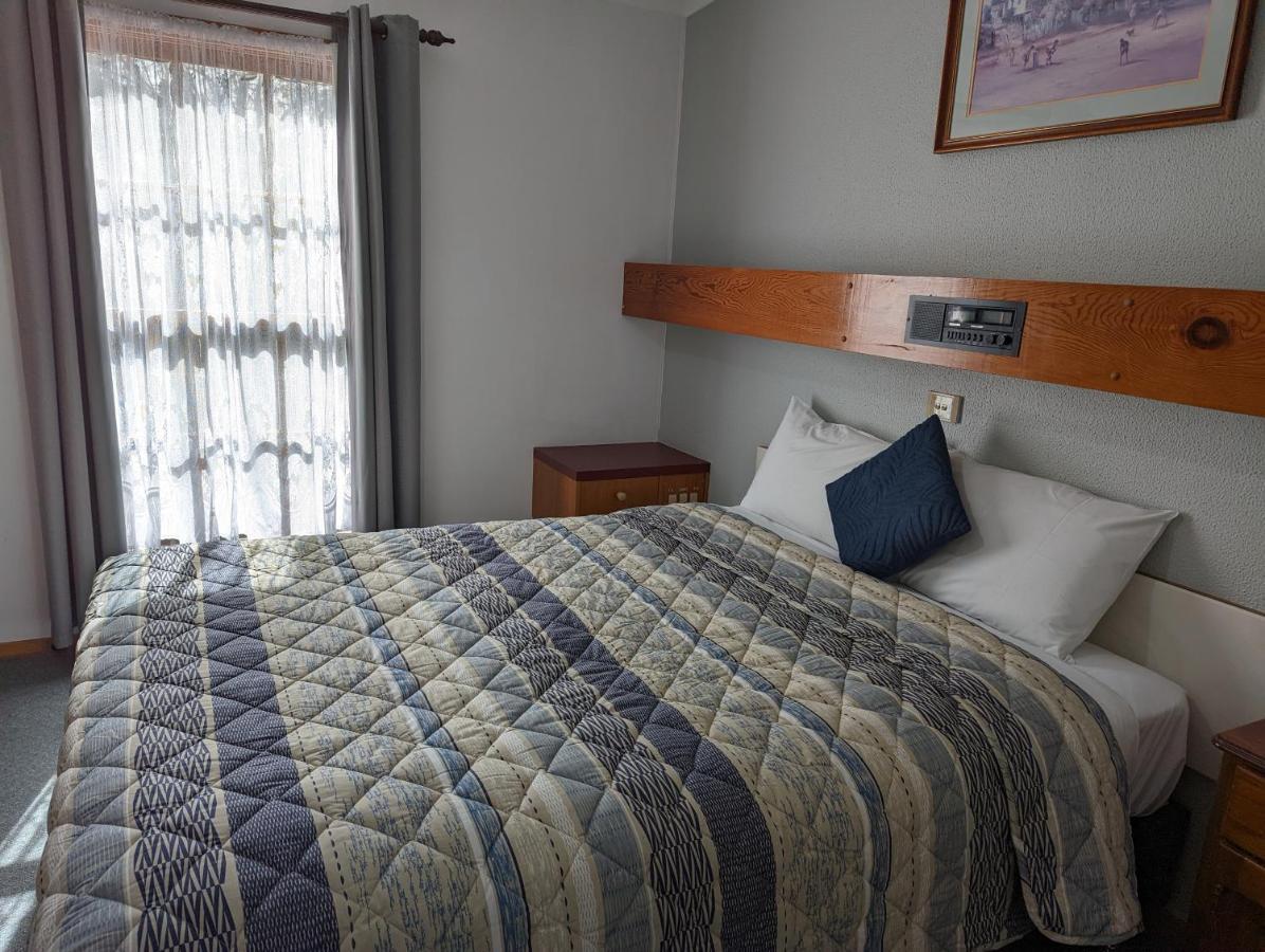 אלבורי Elm Court Motel מראה חיצוני תמונה