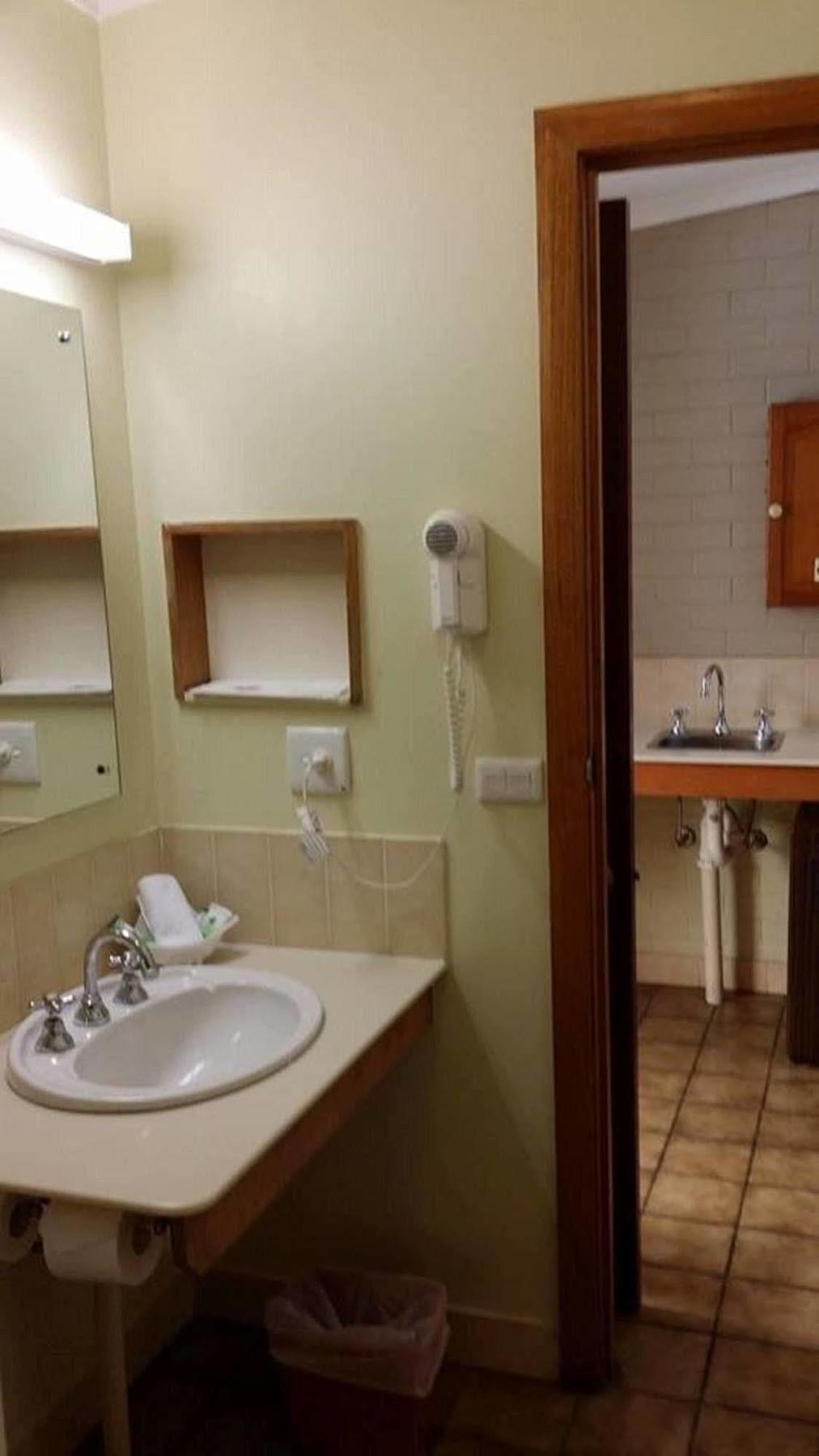 אלבורי Elm Court Motel מראה חיצוני תמונה